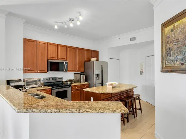 3001 NE 185th St APT 610, Aventura, FL 33180