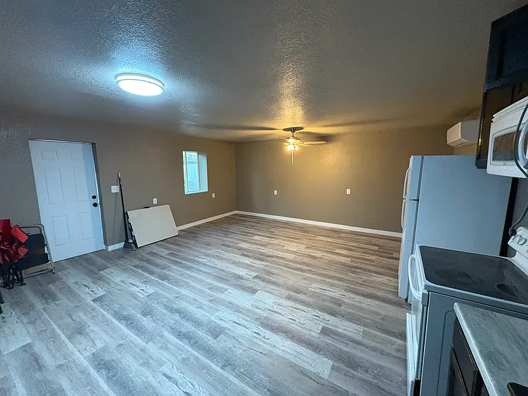 207 E Eason Ave — Photo 3