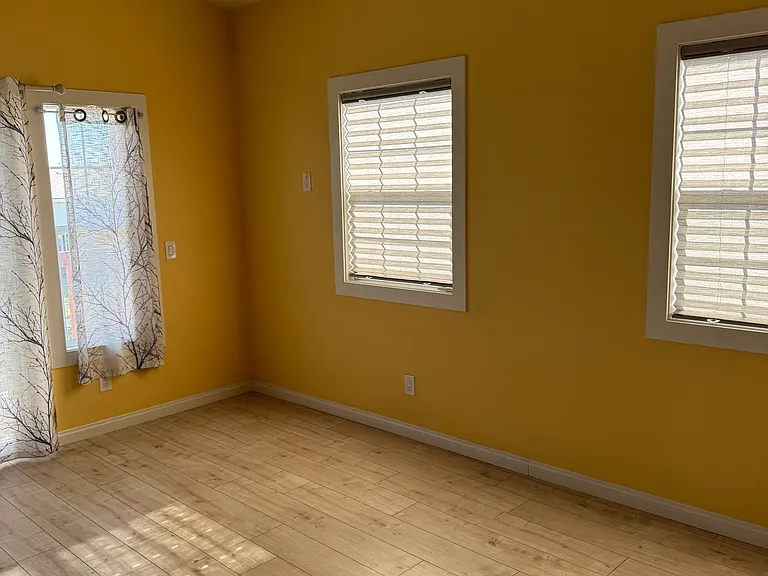 1158 Walpen Dr — Photo 4