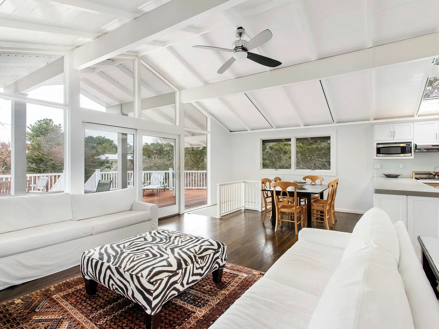 Dunes Beach Modern ~ Short Distance to Ocean — Photo 2