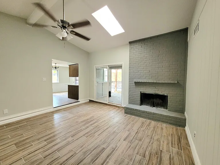 701 Salem Dr — Photo 3