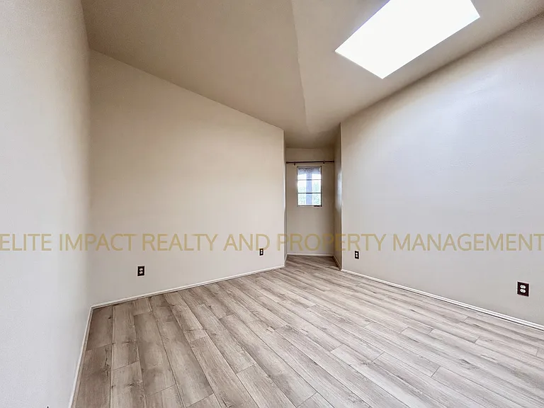 3215 North Cherry Avenue - 3215 — Photo 9