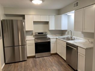 3016 Woodland Dr SW, Cedar Rapids, IA 52404