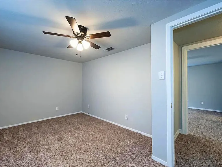 502 Oak St — Photo 10