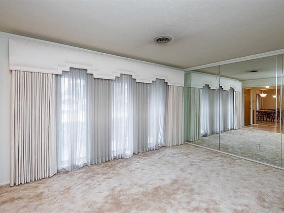 4th image of 6700 Yolanda Dr