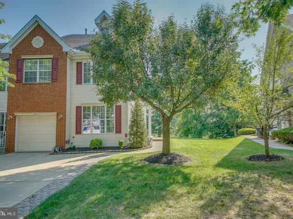 47 Greens Way, Blackwood, NJ 08012