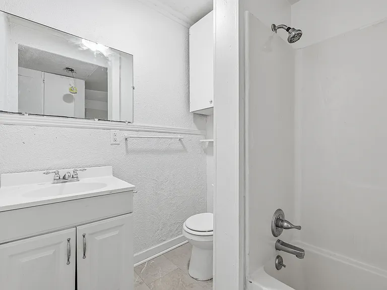 1010 W 2nd St #1 — Photo 8