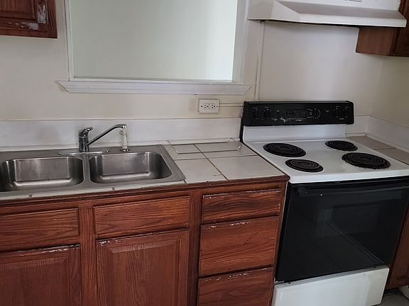 4th image of 619 N 1st St APT 3