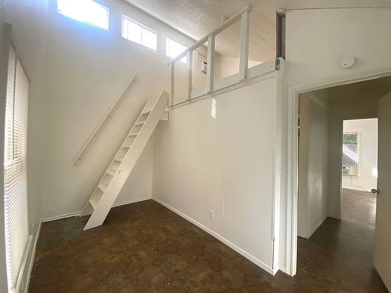 4910 Avenue H — Photo 16