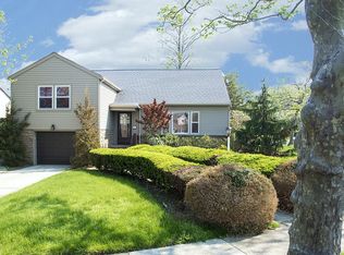 210 Blackheath Rd, Lido Beach, NY 11561