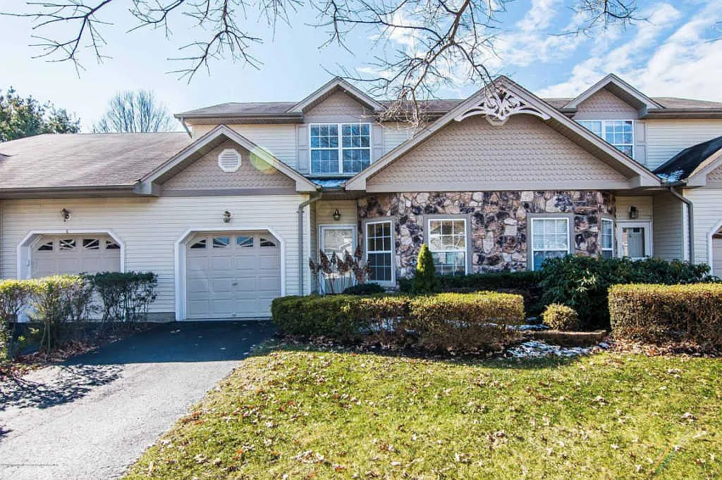 6 Riva Blvd photo 1