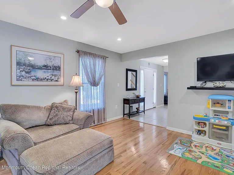 732 3rd Ave — Photo 11