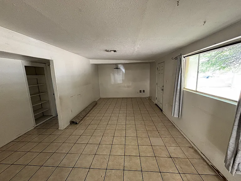 6424 W Columbus Ave — Photo 4