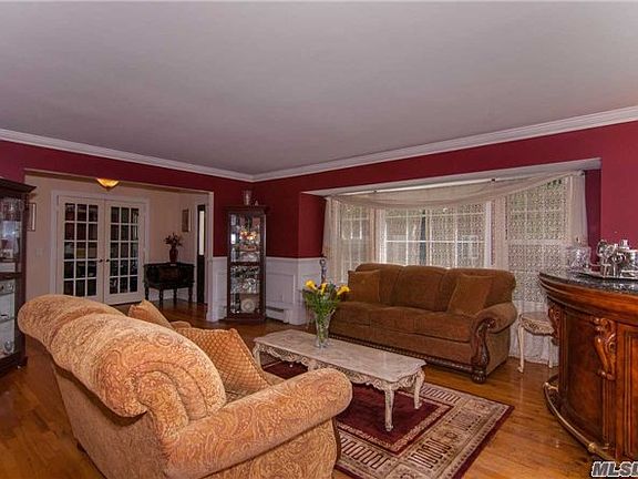 3rd image of 835 Glen Cove Ave