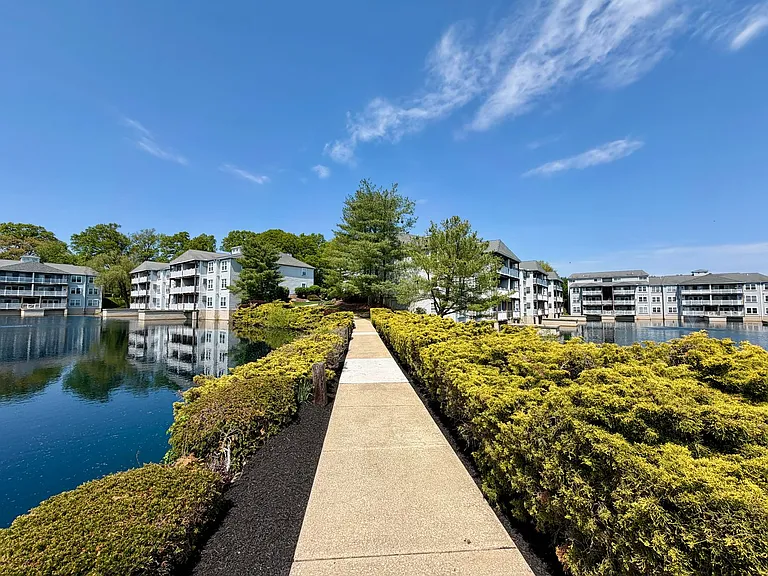 401 Waters Edge Dr — Photo 31