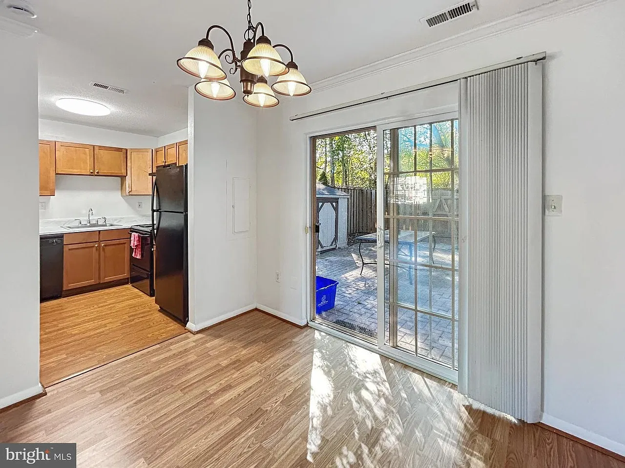 3 bed, 1160 sqft, $2,600 — Photo 3