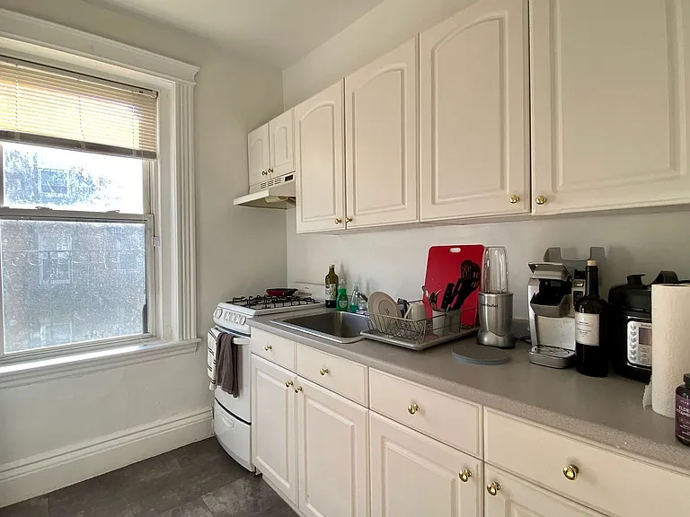 110 Warren St #18 — Photo 13