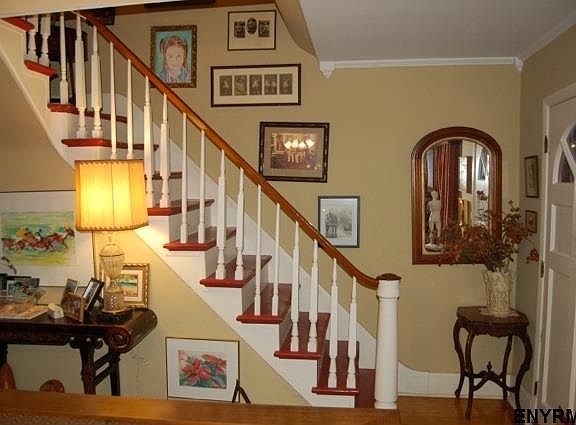 2nd image of 39 Oak St