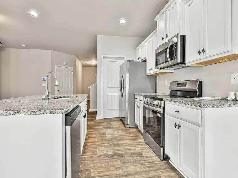5037 Pioneer Pkwy — Photo 9