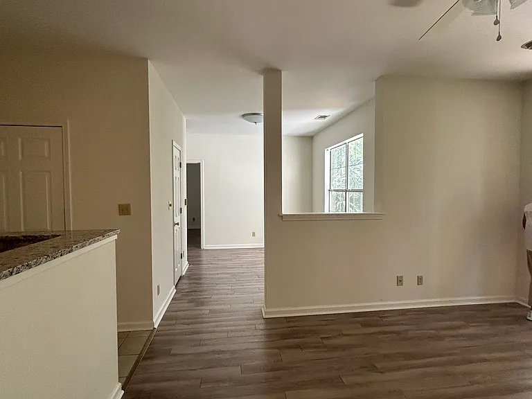 1600 Long Grove Dr #422 — Photo 14