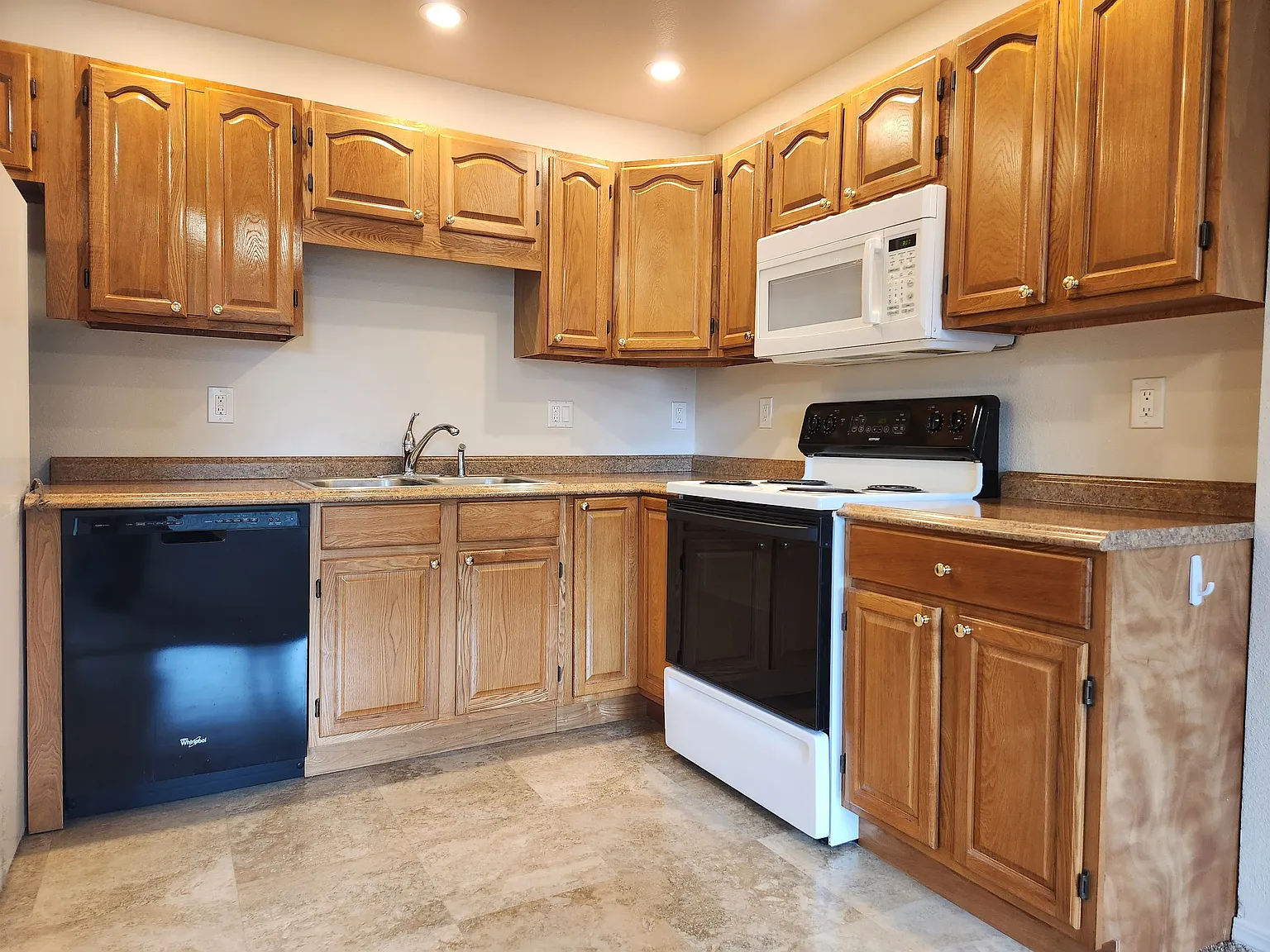 1 bed, 1000 sqft, $1,450 — Photo 2