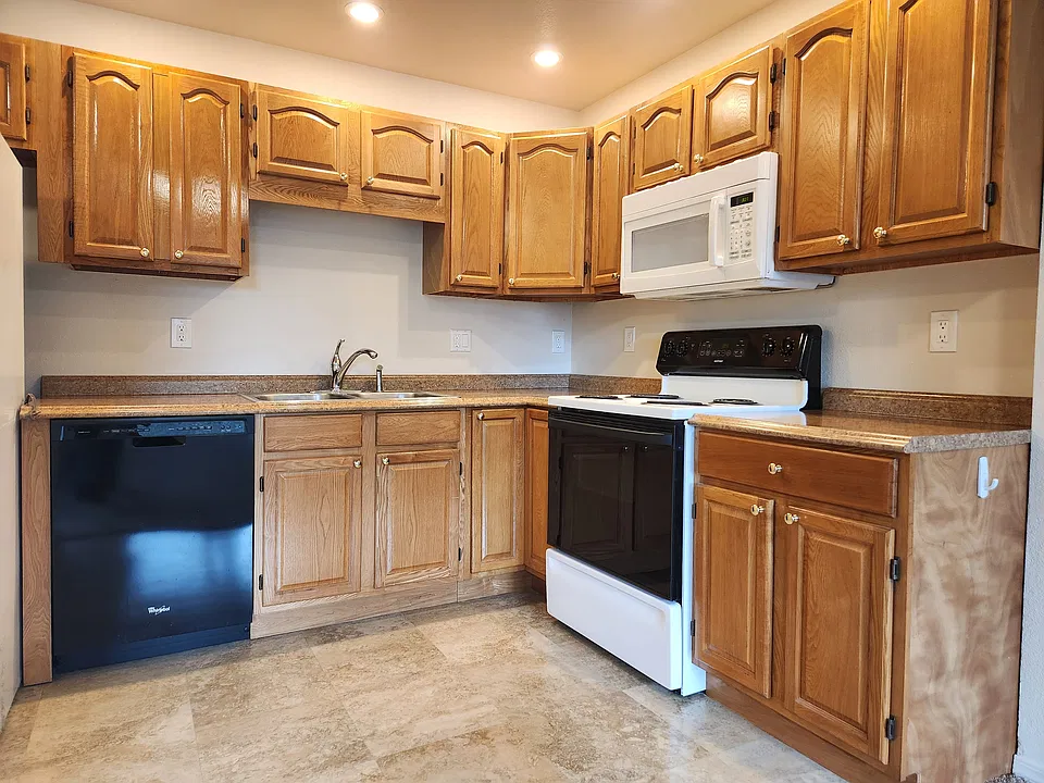 307 Solberg St SW #13