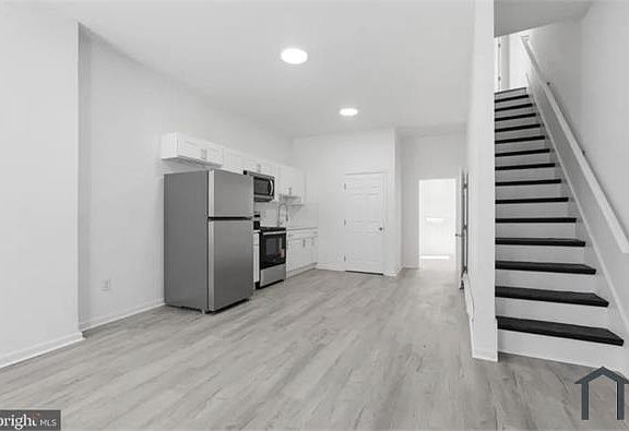2nd image of 2528 Page St