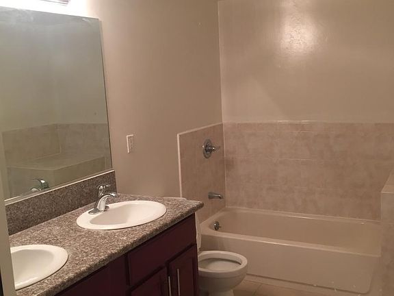 3rd image of 4655 Maplewood Ave Ste 202