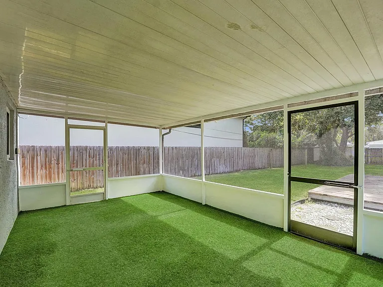 300 SW 19th Ave — Photo 5