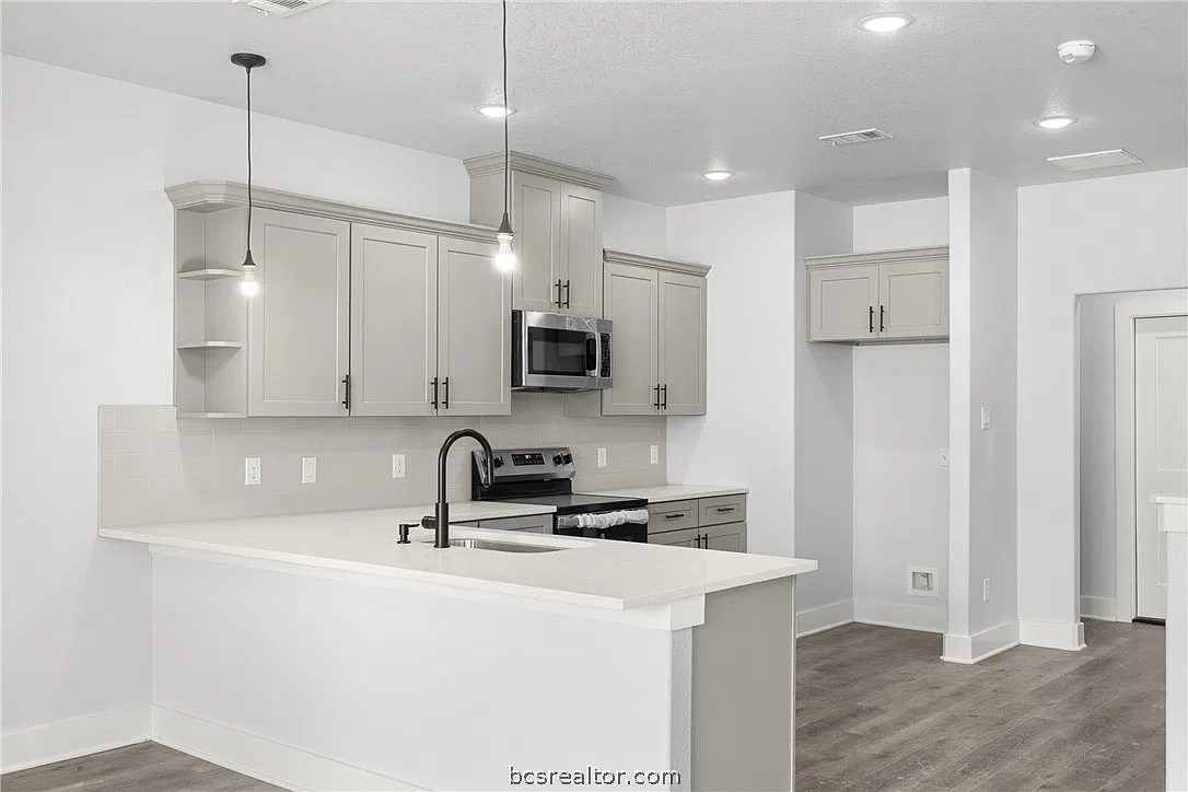 4 bed, 4.5 bath, 1858 sqft, $2,000 — Photo 4