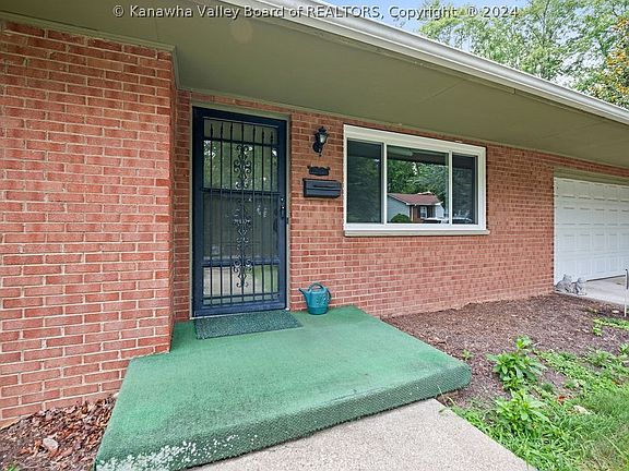 4th image of 1603 W Summit Dr
