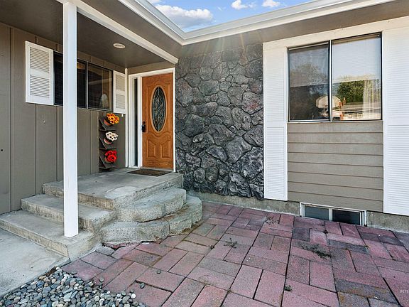 3rd image of 3314 Meadowlark Dr
