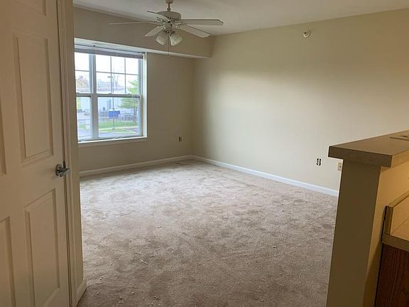 3rd image of 320 La Salle St APT 311