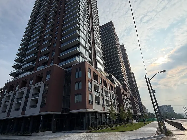 4000 Eglinton Ave W #223 — Photo 1