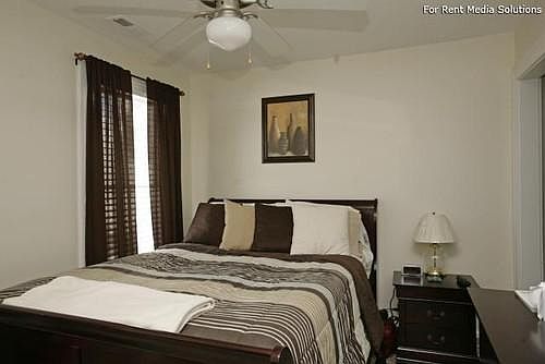 5th image of 608 Green St