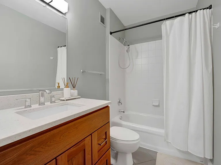 630 N State St #2208 — Photo 37