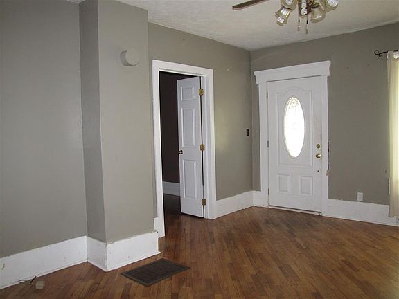 2nd image of 126 E Poplar St
