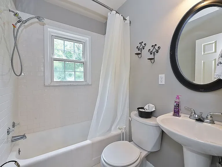 1118 Skyview Rd — Photo 16