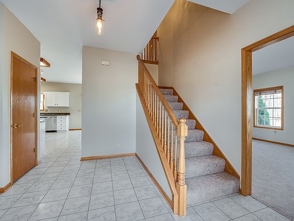 The large open foyer is perfect for greeting guests!