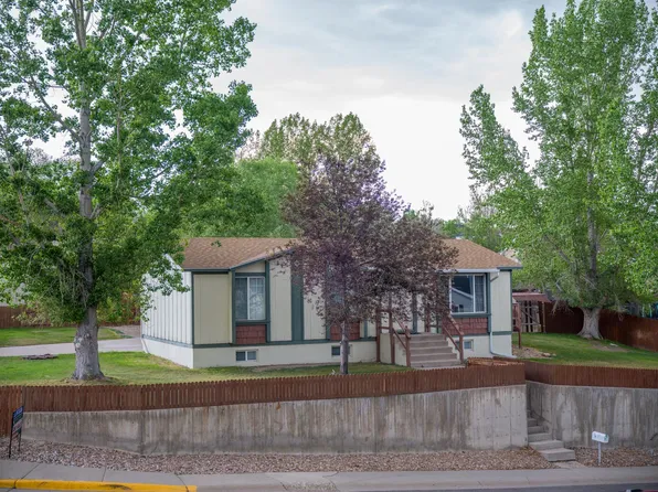 2525 Colorado Dr, Green River, WY 82935