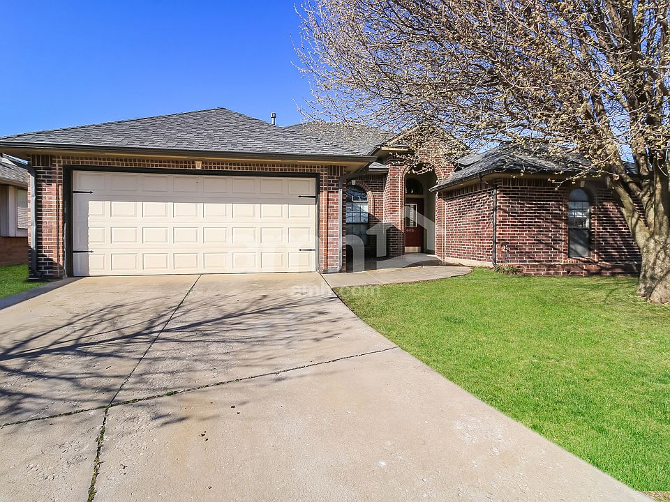 1st image of 605 SW 155th Pl