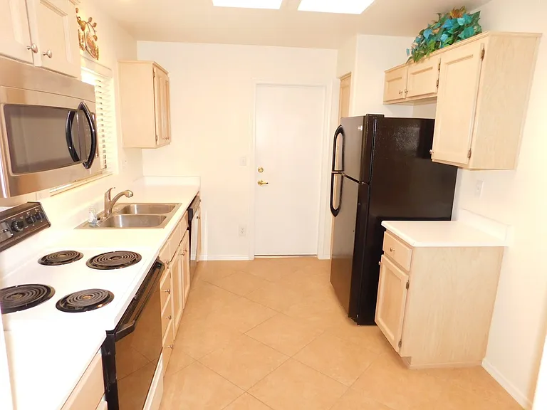 2517 Banora Point Dr — Photo 9