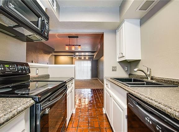 5th image of 900 S Weatherred Dr Unit 900