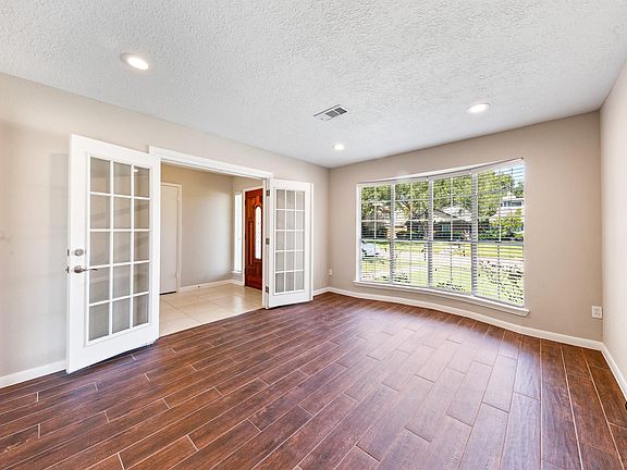 4th image of 3042 Pecan Point Dr
