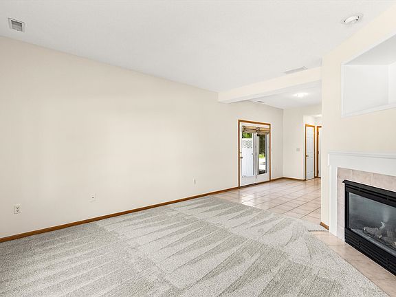 5th image of 2165 Ridgeview Cir