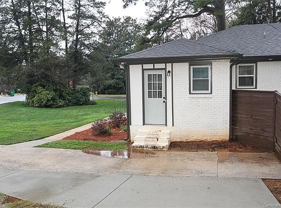 3rd image of 4145 Windemere Ln