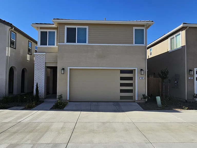 1539 Foxhill Ln — Photo 1