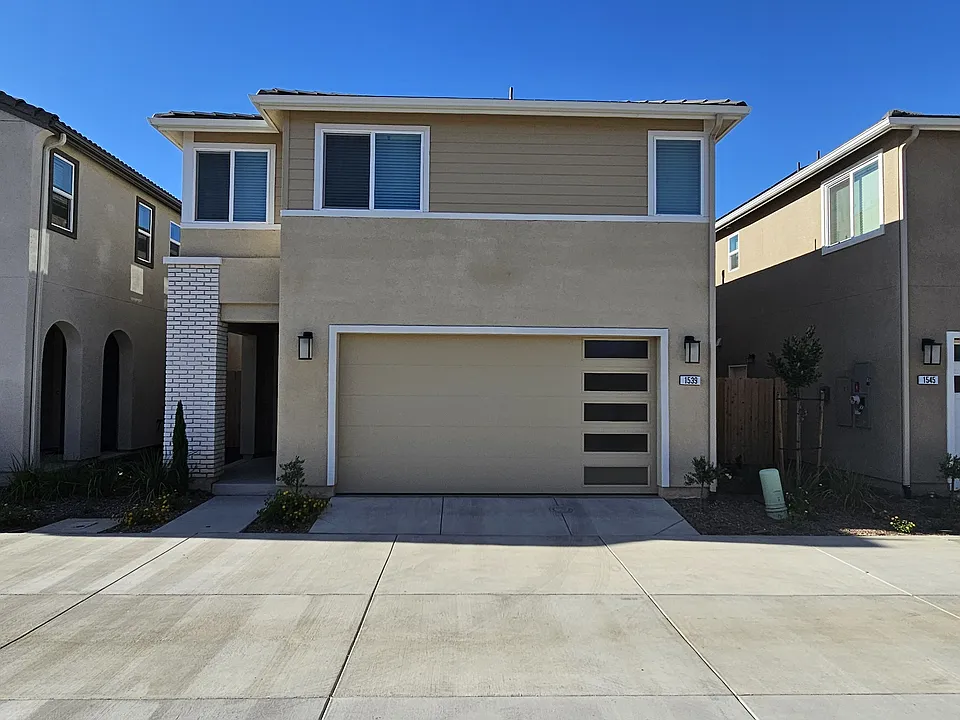 1539 Foxhill Ln