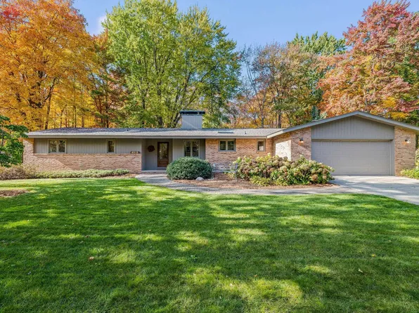 6105 Siebert St, Midland, MI 48640