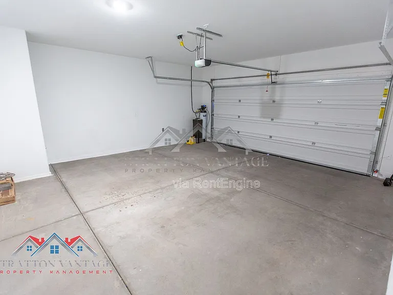 1330 W Hess Ave — Photo 12